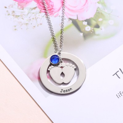 Collier à graver personnalisé en forme de pieds de bébé