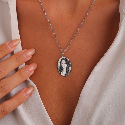 Personnalisez le collier photo gravé d'une ombre ovale