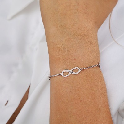 Bracelet à breloques infini personnalisé avec 1 à 4 noms